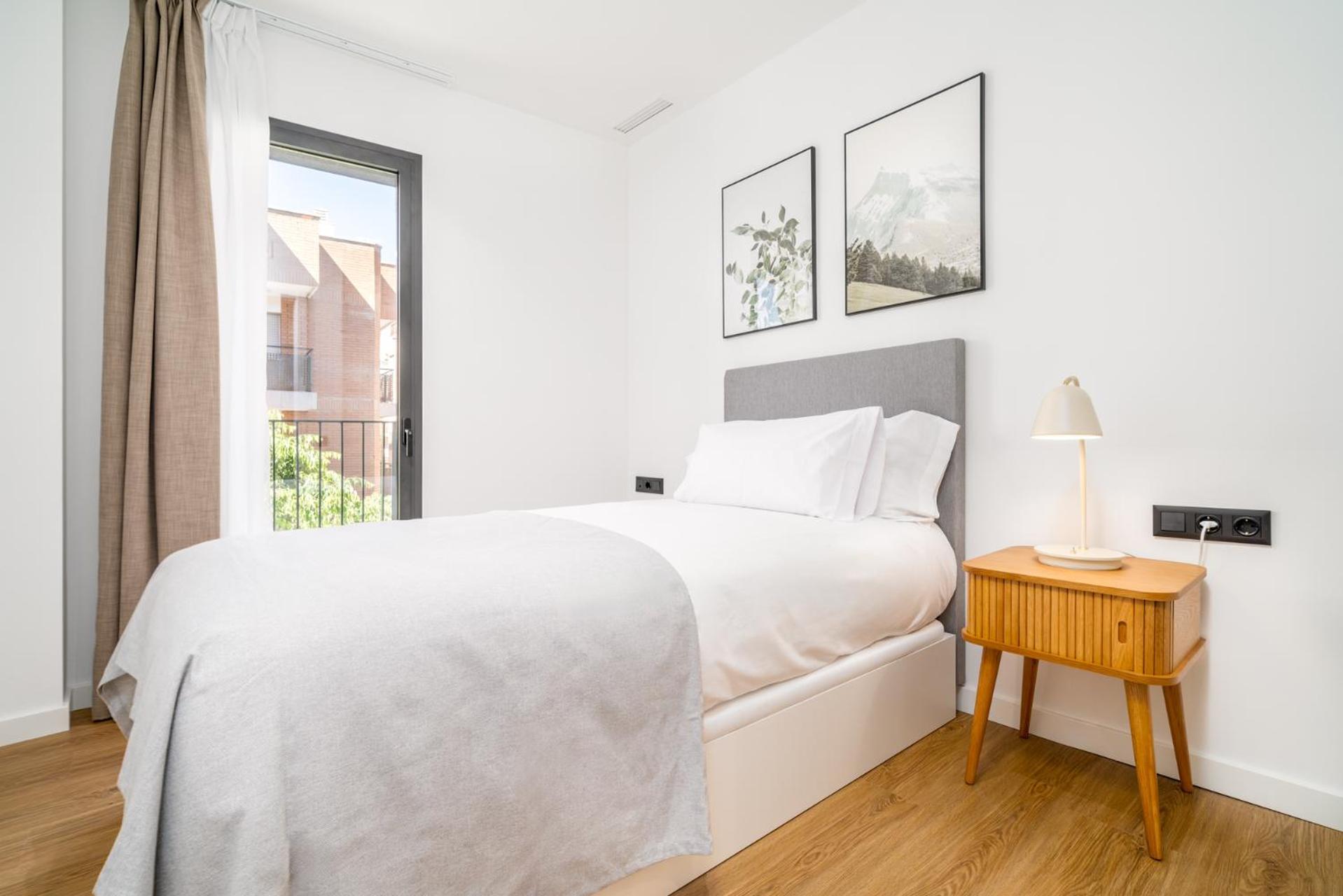 Limehome Barcelona Placa Pirineus L’Hospitalet de Llobregat Exterior foto