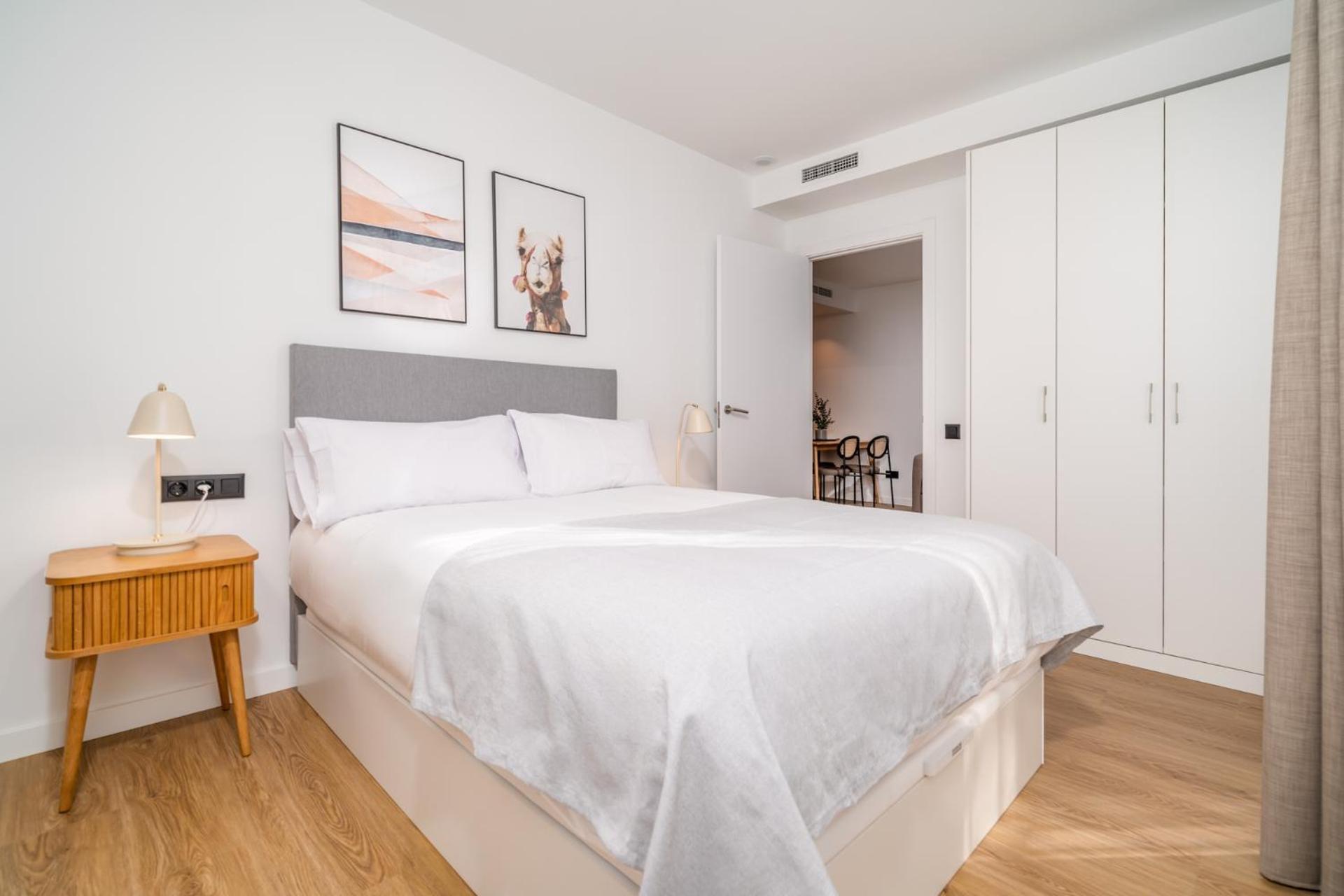 Limehome Barcelona Placa Pirineus L’Hospitalet de Llobregat Exterior foto