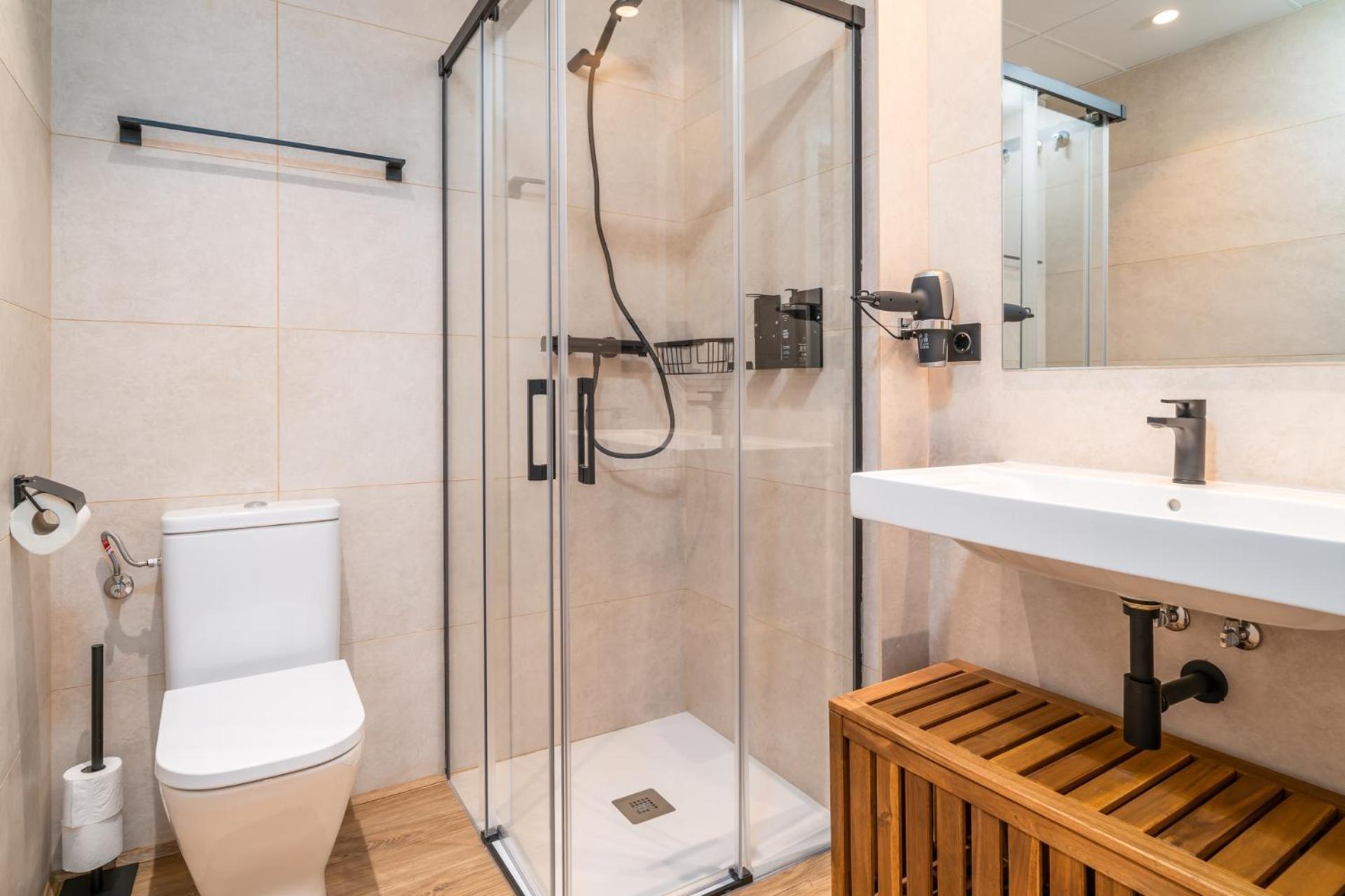 Limehome Barcelona Placa Pirineus L’Hospitalet de Llobregat Exterior foto