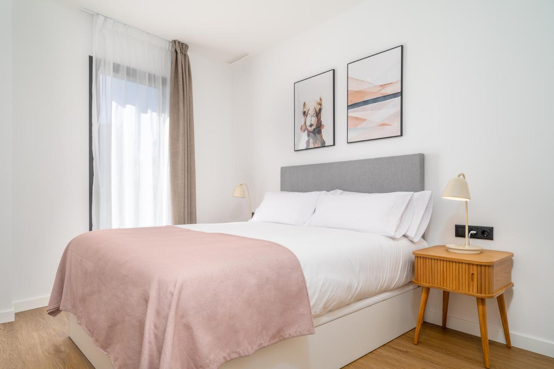 Limehome Barcelona Placa Pirineus L’Hospitalet de Llobregat Exterior foto