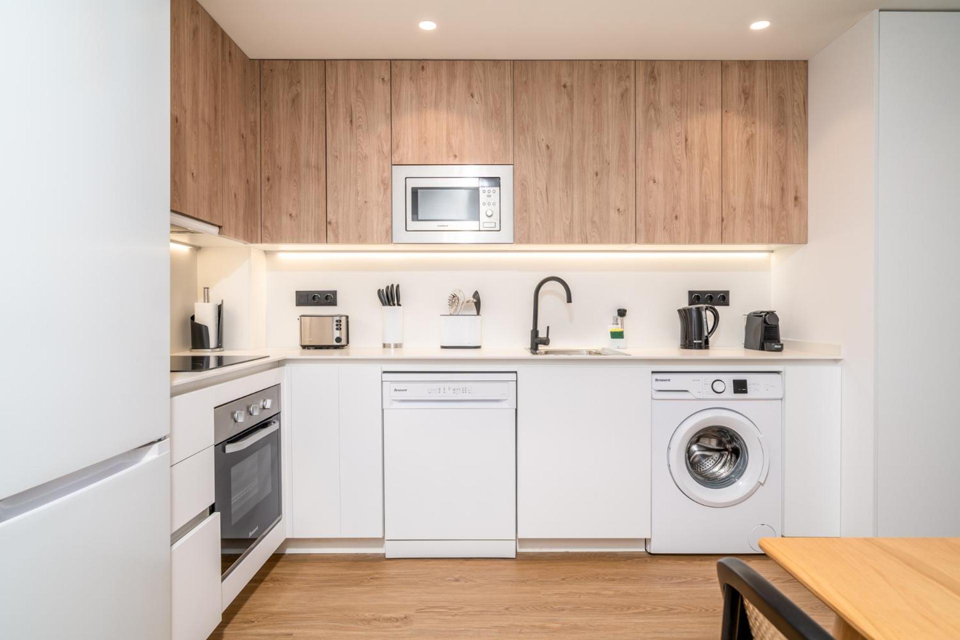 Limehome Barcelona Placa Pirineus L’Hospitalet de Llobregat Exterior foto