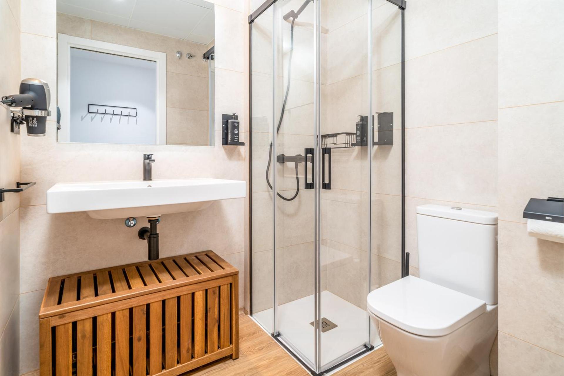 Limehome Barcelona Placa Pirineus L’Hospitalet de Llobregat Exterior foto